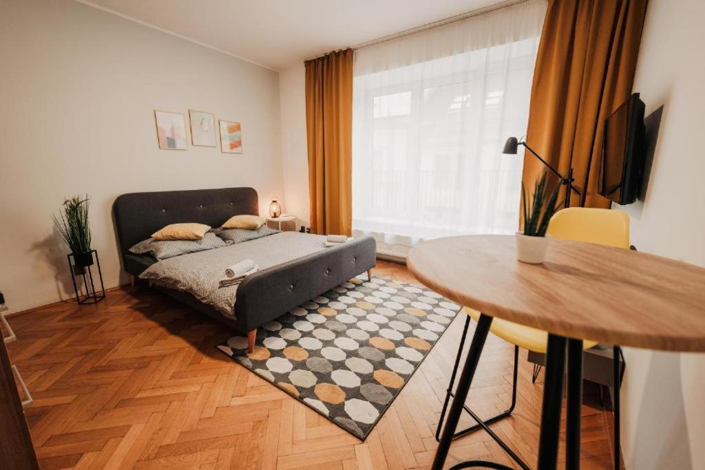 Citybeat Apartments, 400M From The Square Plzen Exterior photo