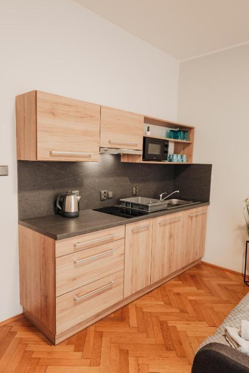 Citybeat Apartments, 400M From The Square Plzen Exterior photo